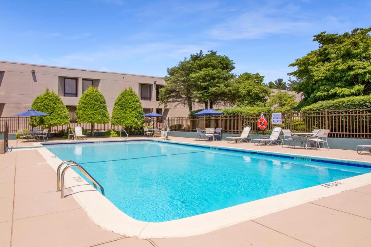 Clarion Inn Asheville Airport Флетчер Экстерьер фото