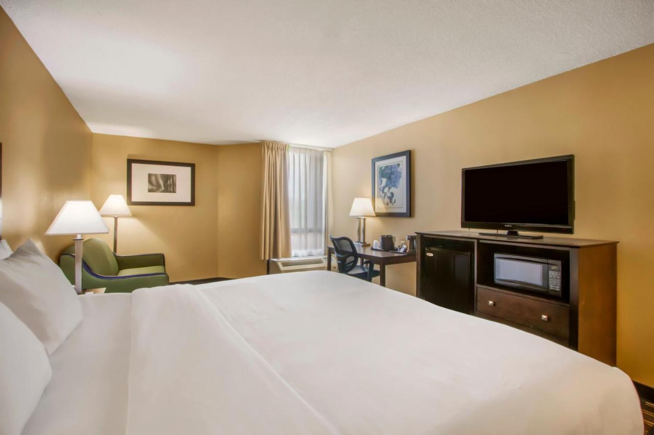 Clarion Inn Asheville Airport Флетчер Экстерьер фото