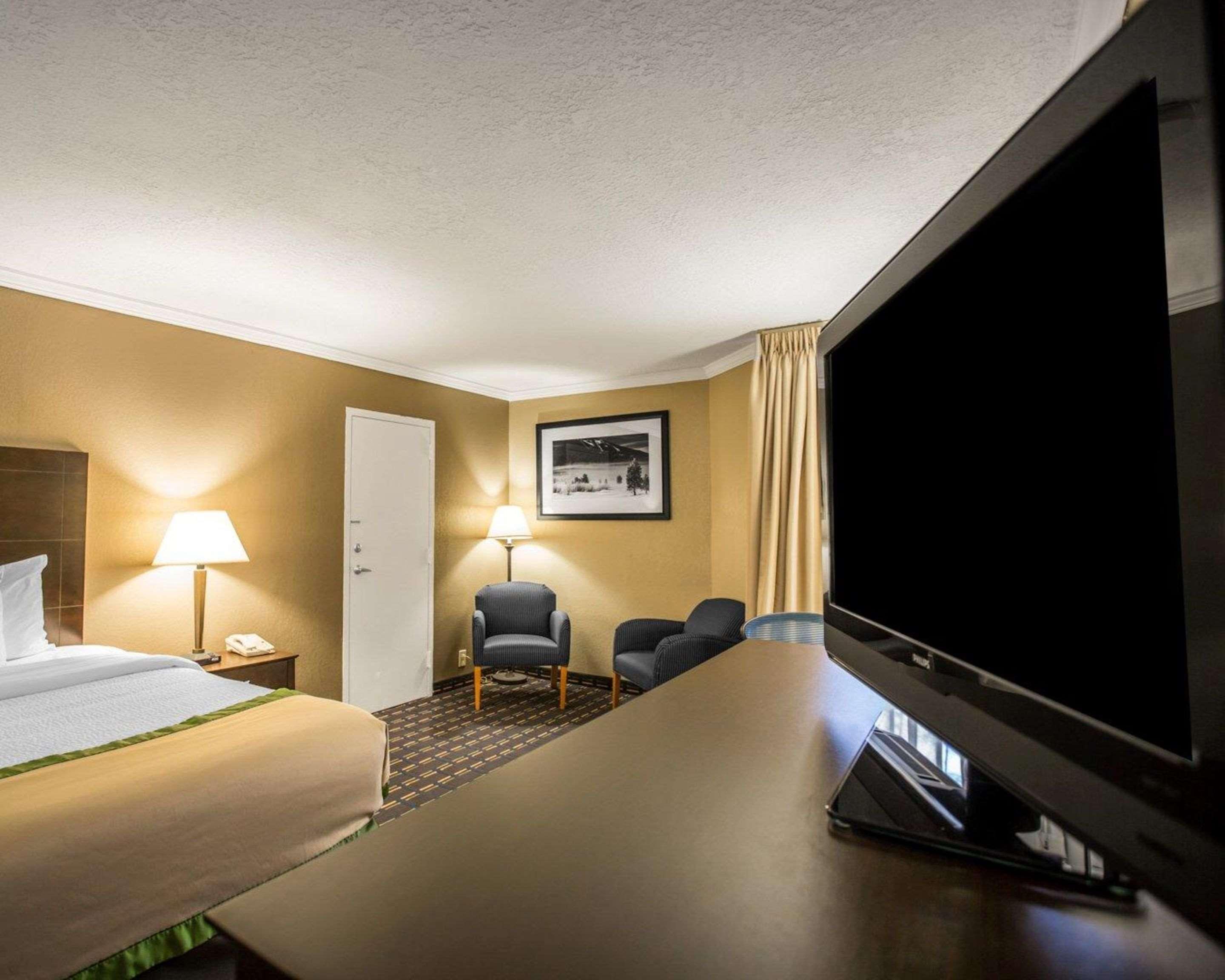Clarion Inn Asheville Airport Флетчер Экстерьер фото