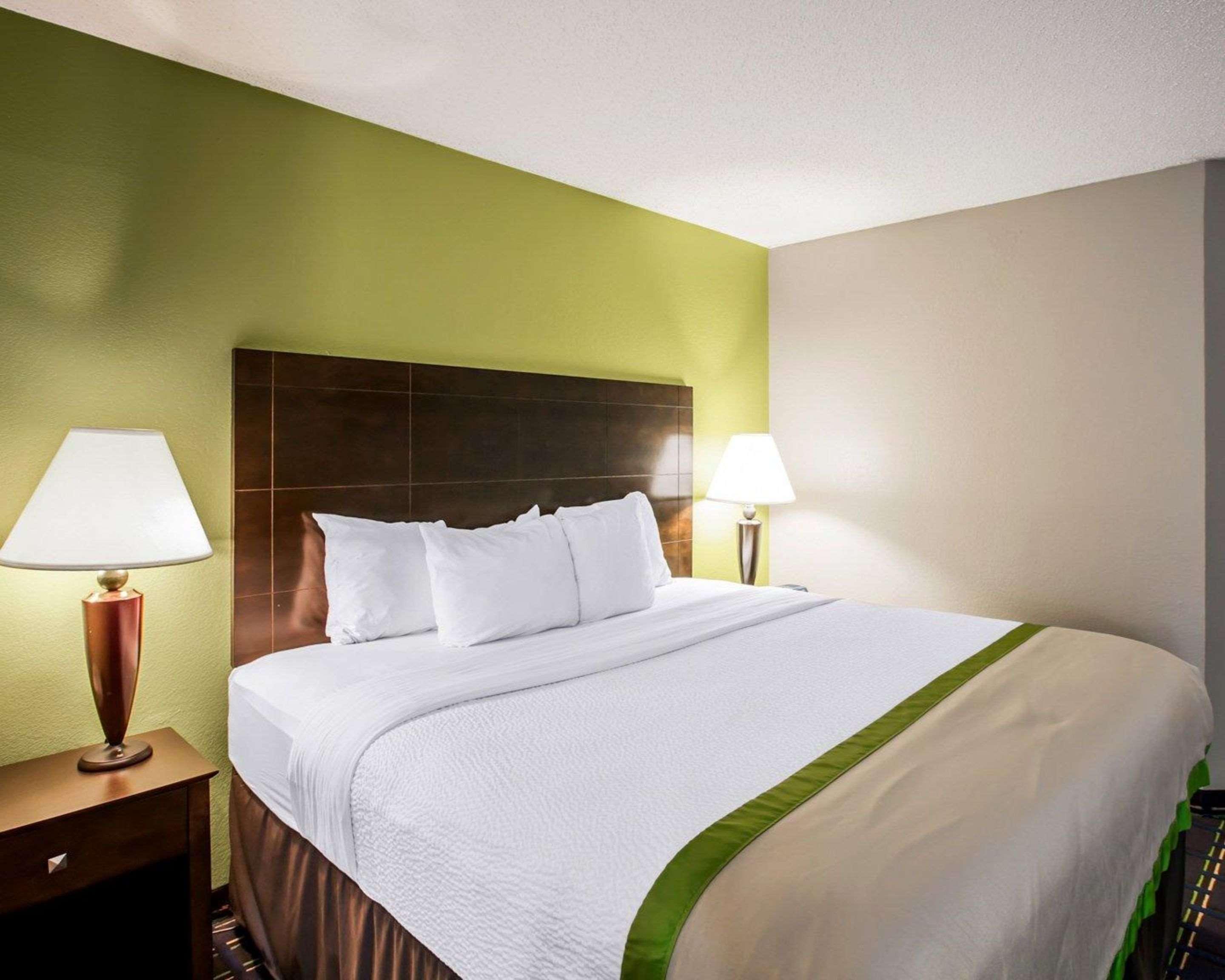 Clarion Inn Asheville Airport Флетчер Экстерьер фото