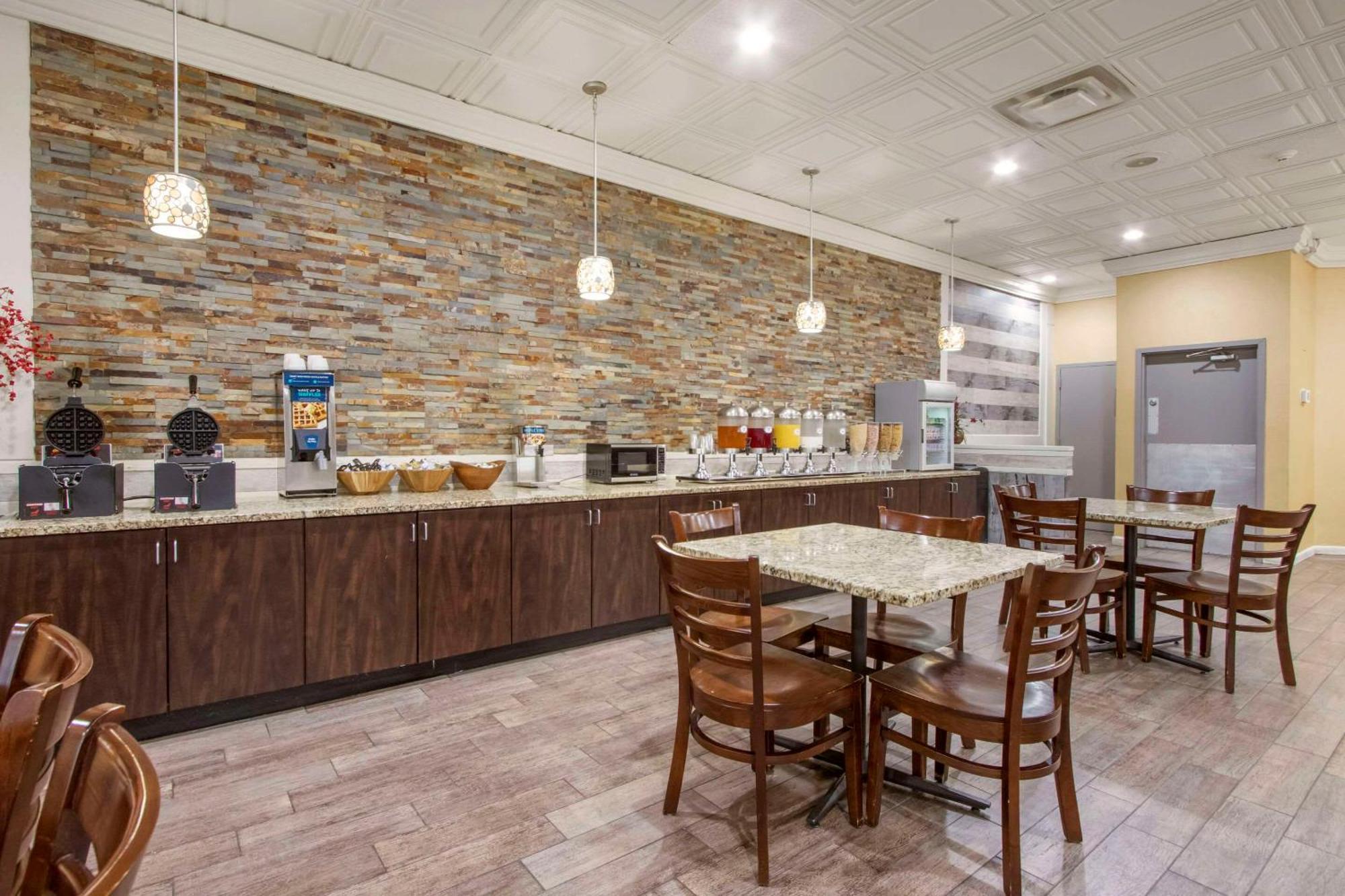 Clarion Inn Asheville Airport Флетчер Экстерьер фото