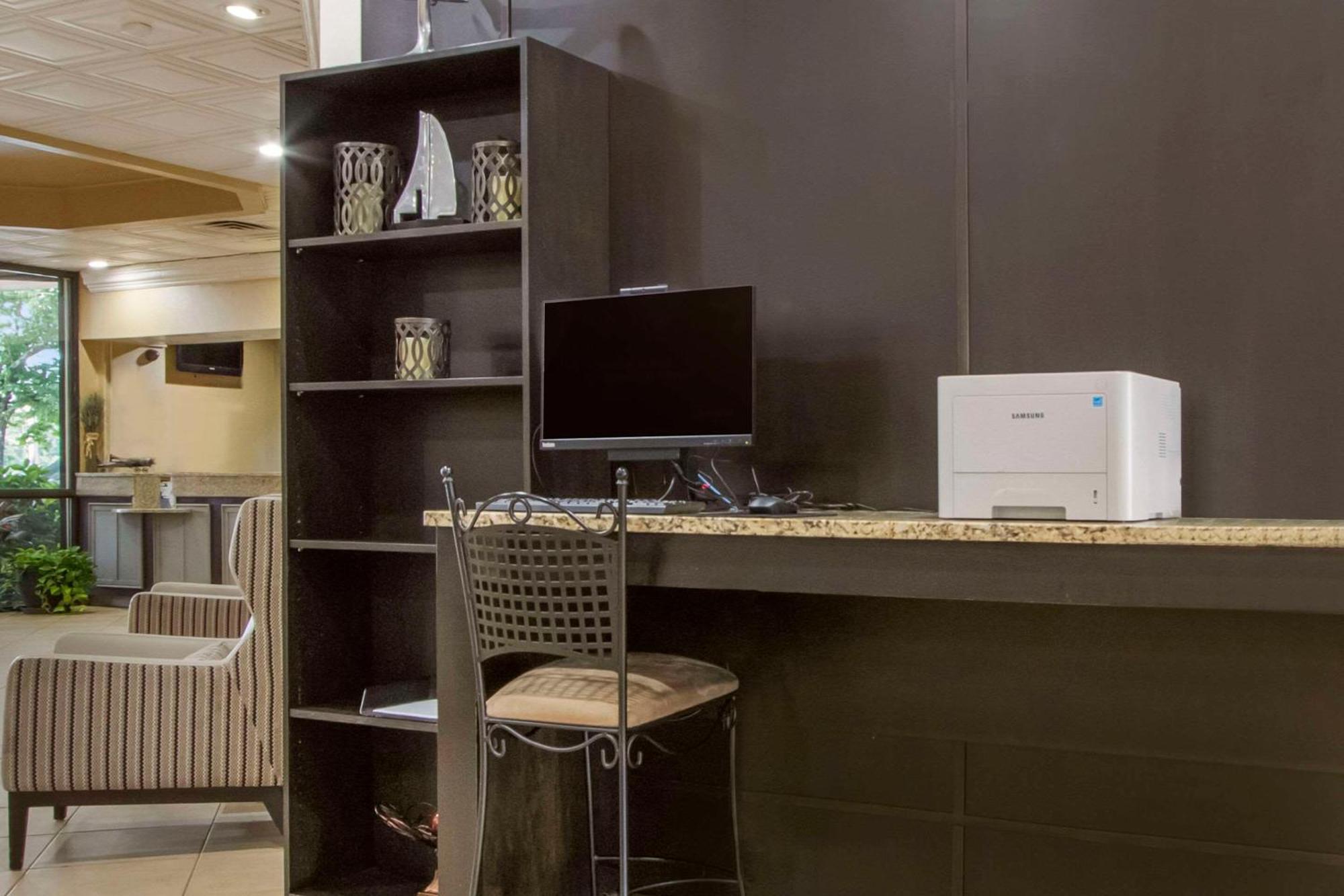 Clarion Inn Asheville Airport Флетчер Экстерьер фото