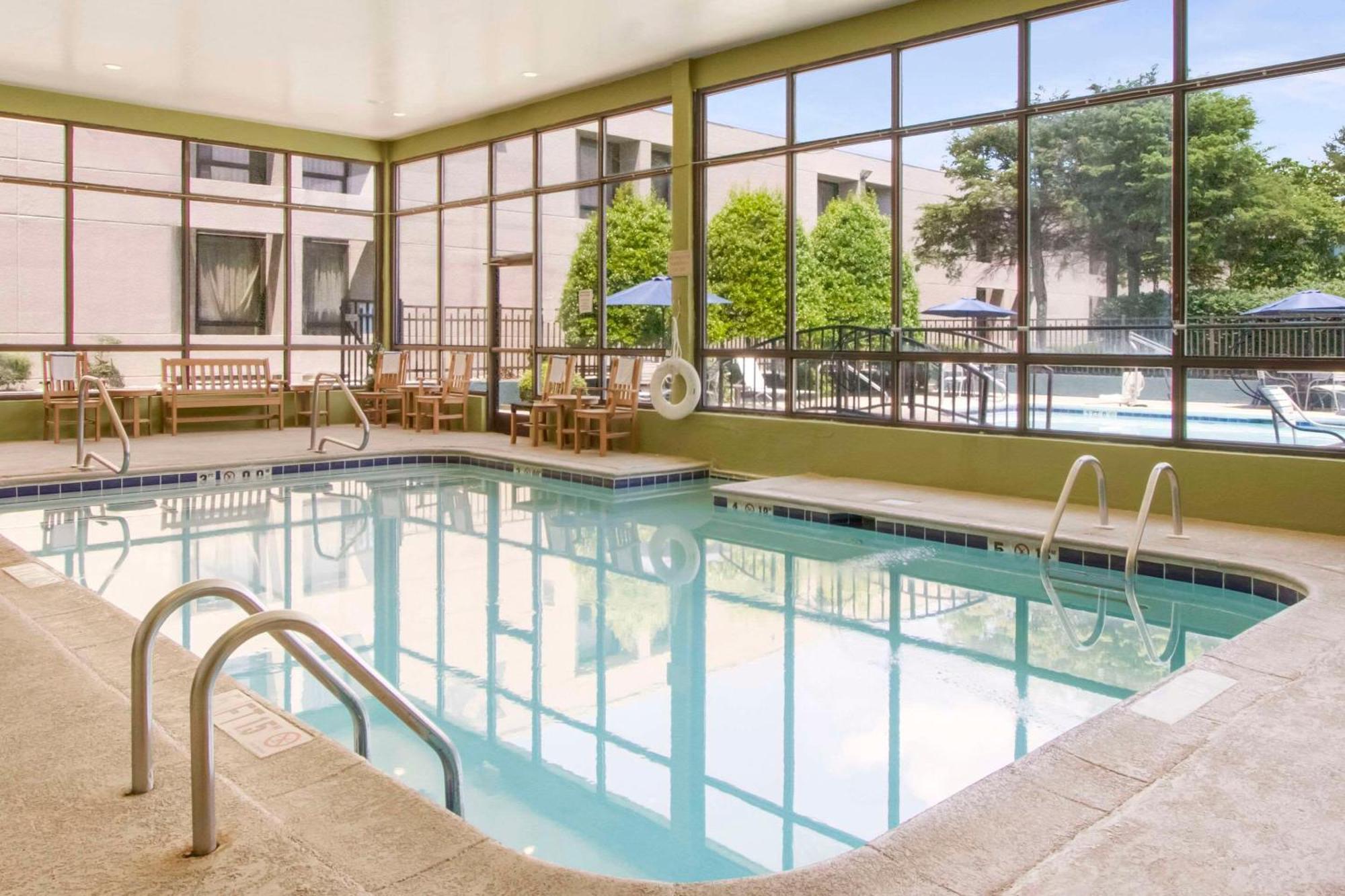 Clarion Inn Asheville Airport Флетчер Экстерьер фото
