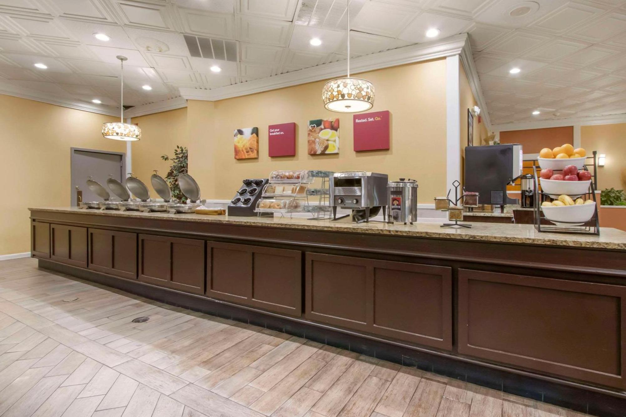 Clarion Inn Asheville Airport Флетчер Экстерьер фото
