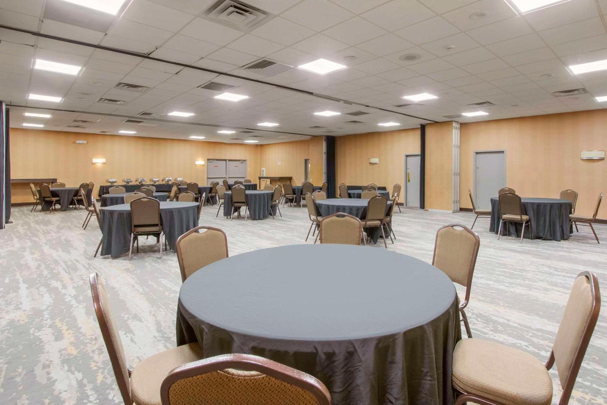 Clarion Inn Asheville Airport Флетчер Экстерьер фото