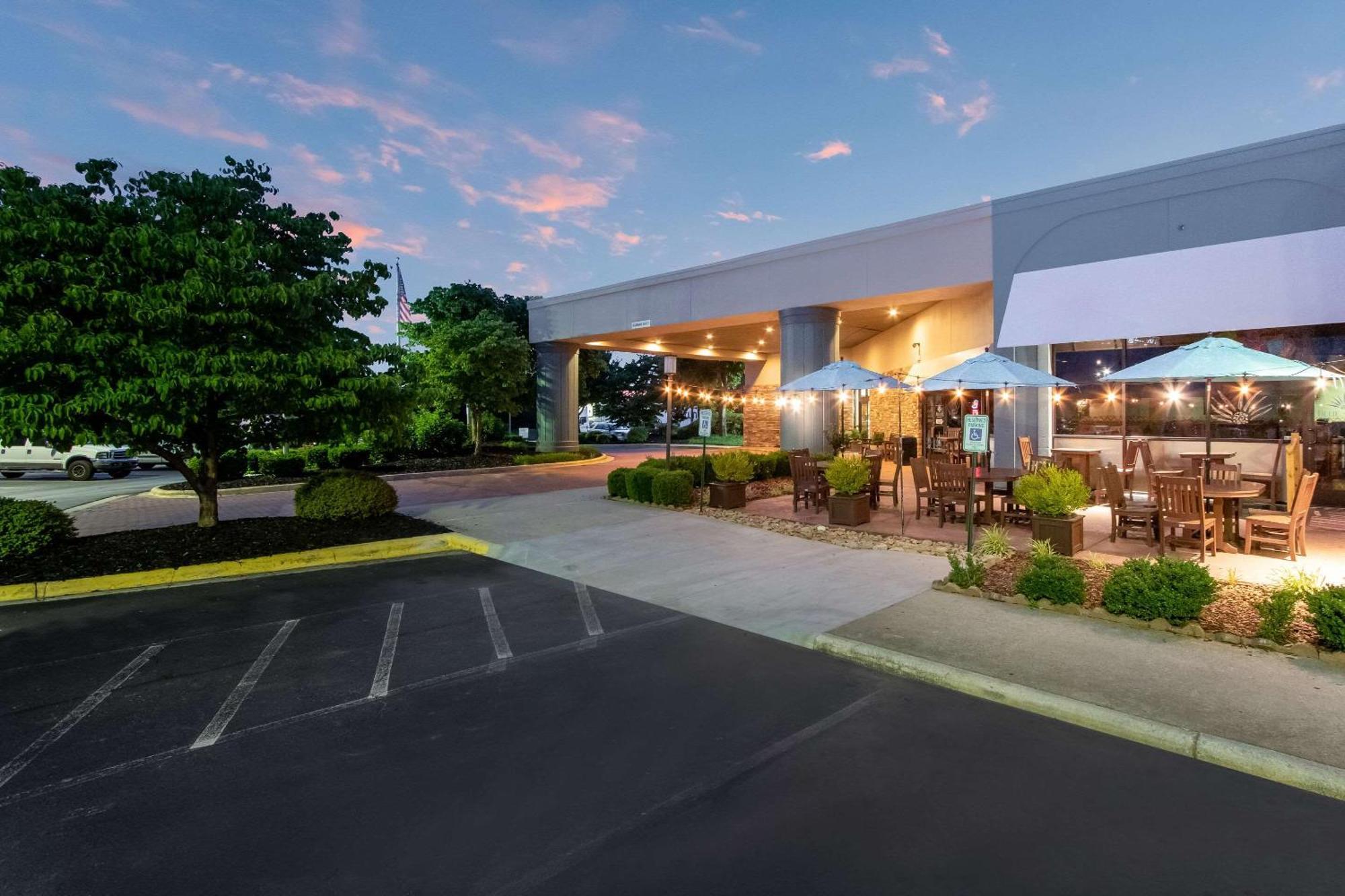 Clarion Inn Asheville Airport Флетчер Экстерьер фото